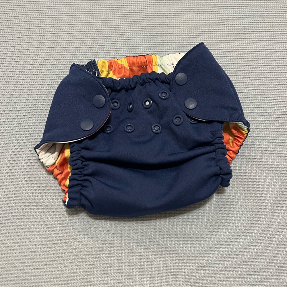 Esembly Cloth Diaper Outer Size 1. Great condition. Used once.
